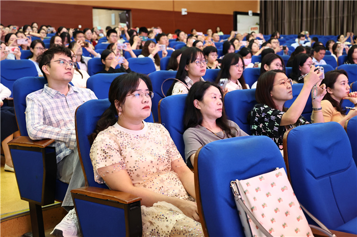 2023年合肥市高中英语新课程教学研讨活动在合肥七中成功举行(图7) 2023年合肥市高中英语新课程教学研讨活动在合肥七中成功举行(图7)