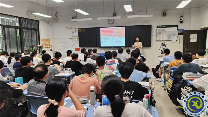 訾小璠上课.jpg 訾小璠上课.jpg