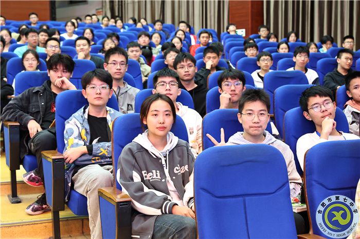 合肥七中首届“思辨杯”辩论赛决赛(图4) 合肥七中首届“思辨杯”辩论赛决赛(图4)