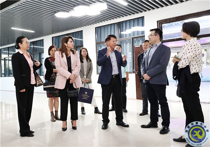 纳维教育集团代表团访问合肥七中(图3) 纳维教育集团代表团访问合肥七中(图3)
