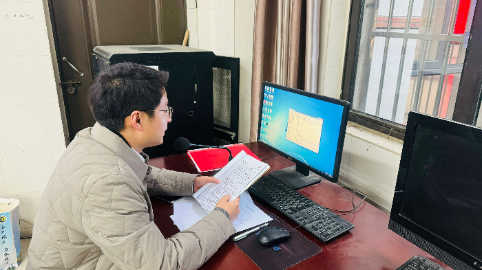 合肥七中高二年级部召开第一学期期中家长会(图1) 合肥七中高二年级部召开第一学期期中家长会(图1)