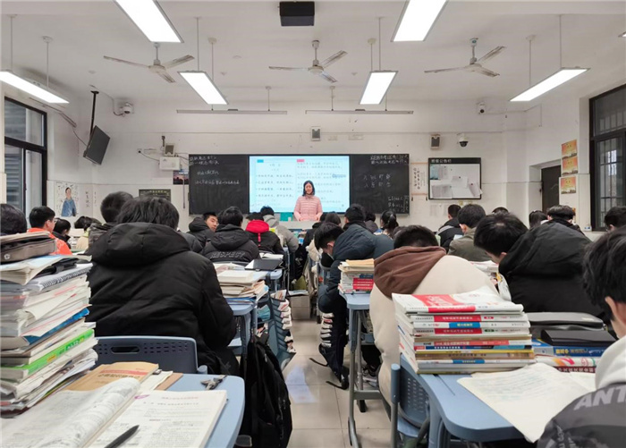 盛开颜老师.jpg 盛开颜老师.jpg