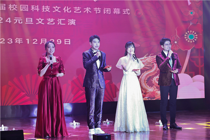 主持人.jpg 主持人.jpg