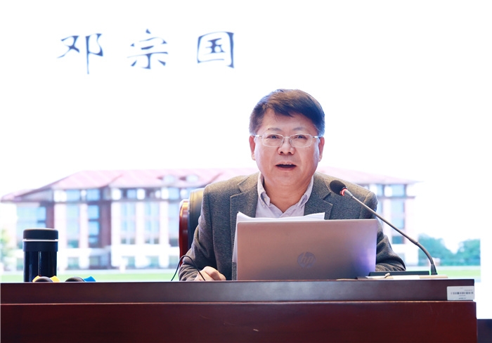 邓书记.jpg 邓书记.jpg