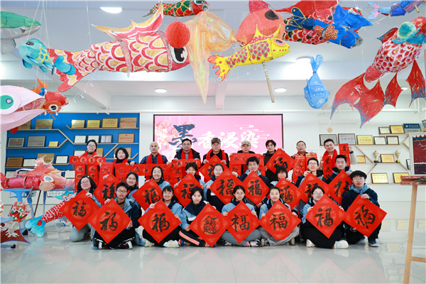合肥七中隆重举行2024农历新年春联创作活动(图6) 合肥七中隆重举行2024农历新年春联创作活动(图6)