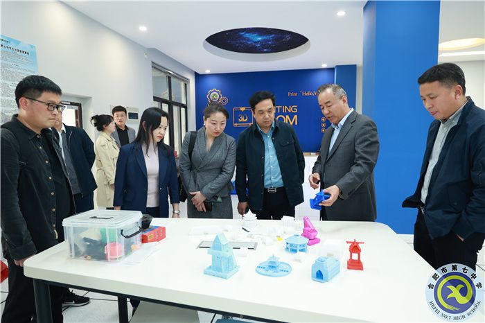 湖南省株洲市教育局考察团莅临合肥七中参观交流(图1) 湖南省株洲市教育局考察团莅临合肥七中参观交流(图1)