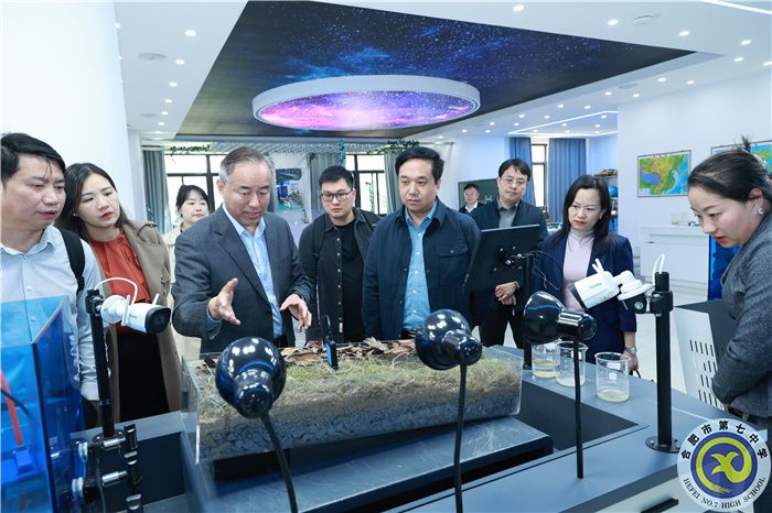 湖南省株洲市教育局考察团莅临合肥七中参观交流(图2) 湖南省株洲市教育局考察团莅临合肥七中参观交流(图2)
