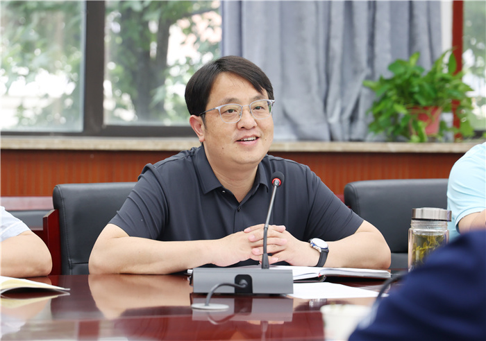 哈尔滨工程大学向合肥七中授牌“优秀生源基地”(图2) 哈尔滨工程大学向合肥七中授牌“优秀生源基地”(图2)