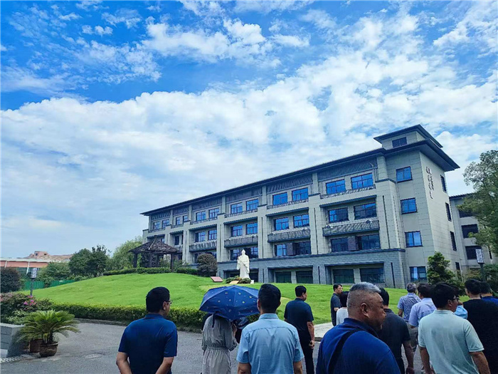 “主动融入长三角,合肥七中这样做”之三:夯实“精细严实”,保障师生幸福平安(图4) “主动融入长三角,合肥七中这样做”之三:夯实“精细严实”,保障师生幸福平安(图4)