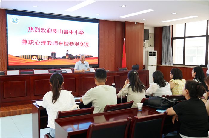 合肥七中热烈欢迎新疆皮山县兼职心理教师一行来校开展交流活动(图3) 合肥七中热烈欢迎新疆皮山县兼职心理教师一行来校开展交流活动(图3)