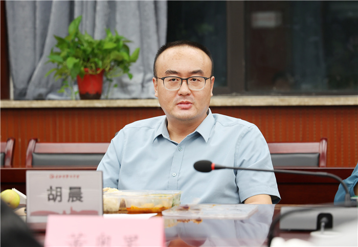 合肥七中高二年级“校长有约”晚餐会(图2) 合肥七中高二年级“校长有约”晚餐会(图2)