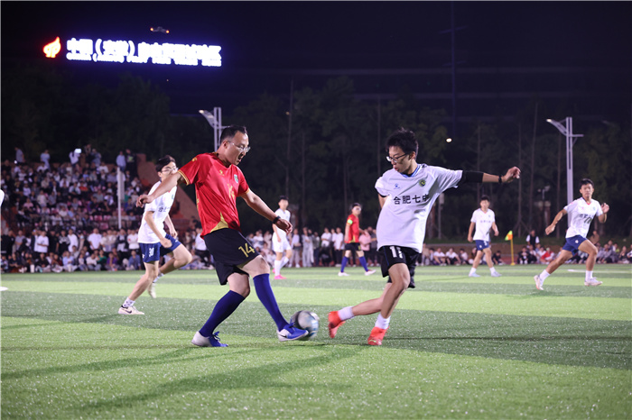 合肥七中2024年足球之夜师生足球友谊赛(图5) 合肥七中2024年足球之夜师生足球友谊赛(图5)