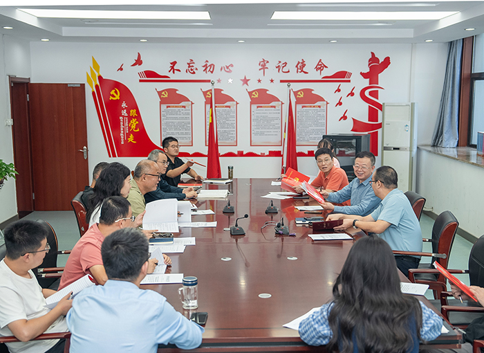 合肥七中行政党支部专题学习党的二十届三中全会精神(图1) 合肥七中行政党支部专题学习党的二十届三中全会精神(图1)