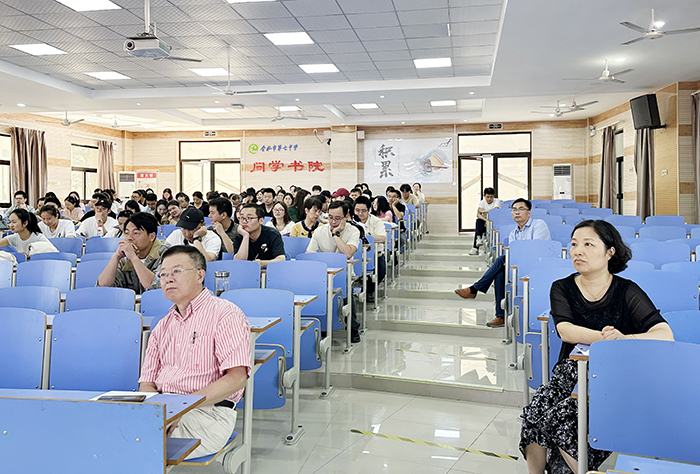 合肥七中高一年级召开全体教师会(图1) 合肥七中高一年级召开全体教师会(图1)