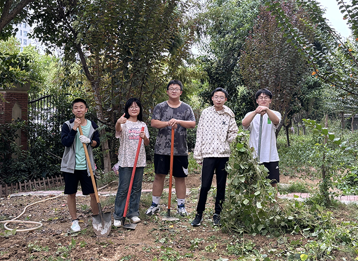 合肥七中耕读基地秋季土地翻整工作圆满完成(图1)