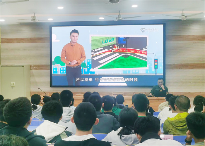 合肥七中2024级高一年级召开学生骑行安全会议(图4)