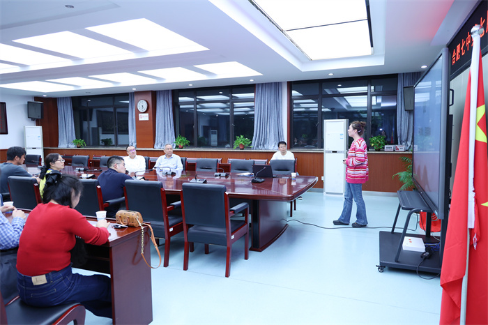 合肥七中举办“举旗帜 ·送理论”微宣讲比赛(图3) 合肥七中举办“举旗帜 ·送理论”微宣讲比赛(图3)