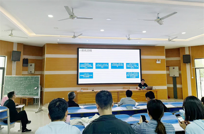 合肥七中高三年级高考报名工作有序开展(图1) 合肥七中高三年级高考报名工作有序开展(图1)