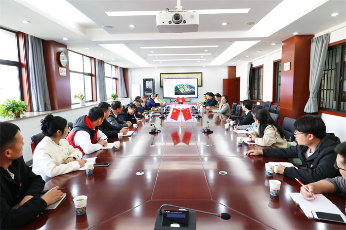 合肥八一学校莅临合肥七中考察交流(图2) 合肥八一学校莅临合肥七中考察交流(图2)