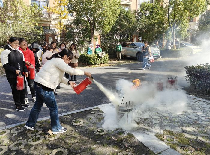 合肥七中开展生活老师消防安全技能培训(图4) 合肥七中开展生活老师消防安全技能培训(图4)