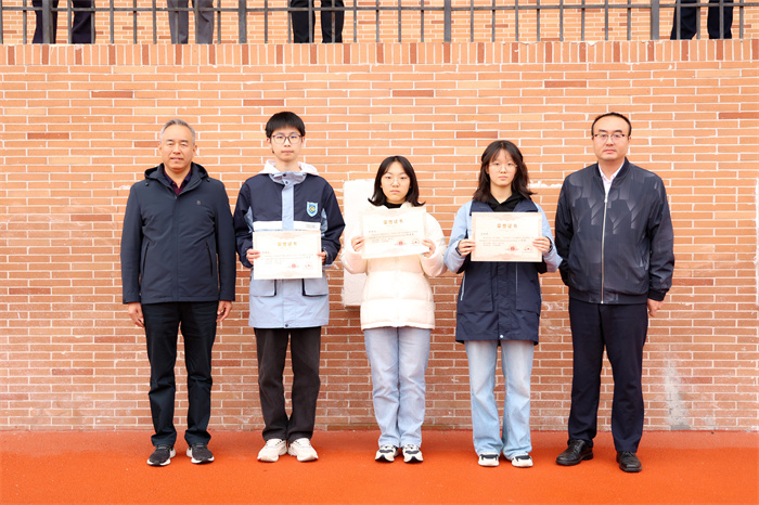 合肥七中2024-2025学年第一学期第十次升旗仪式(图6) 合肥七中2024-2025学年第一学期第十次升旗仪式(图6)