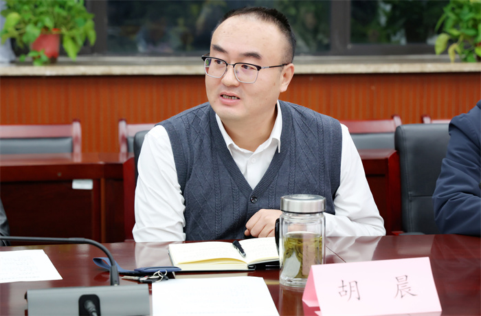 合肥七中召开青年教师座谈会(图5) 合肥七中召开青年教师座谈会(图5)