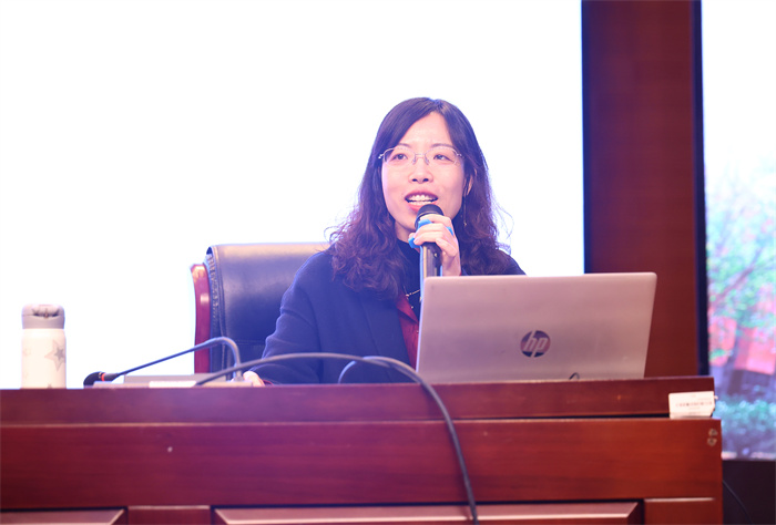 合肥七中召开“我与家长共育人”家庭教育讲座(图3) 合肥七中召开“我与家长共育人”家庭教育讲座(图3)