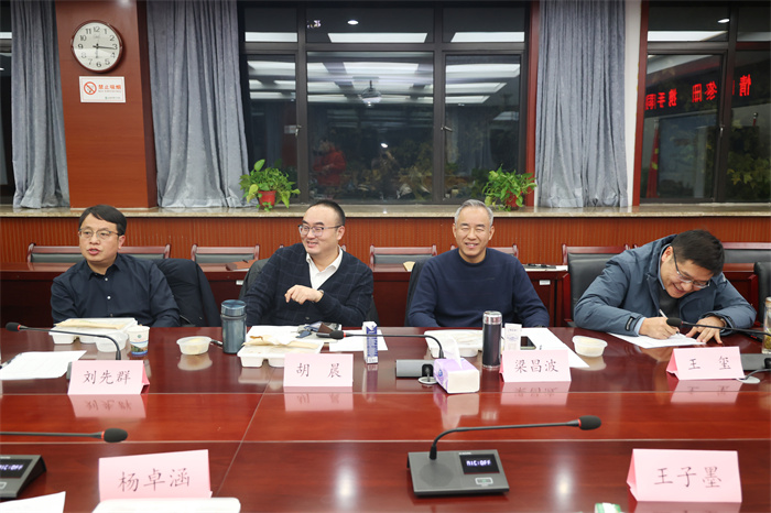 合肥七中高二年级“校长有约”晚餐会(图3) 合肥七中高二年级“校长有约”晚餐会(图3)