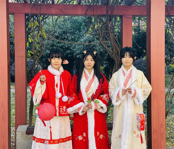 情暖冬至美好相伴 传承文化温情校园(图2) 情暖冬至美好相伴 传承文化温情校园(图2)