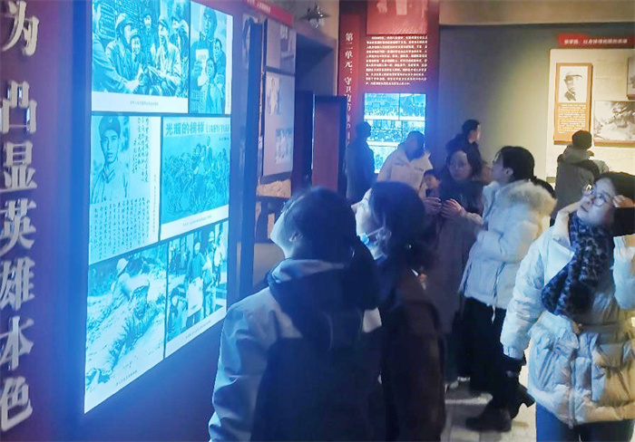 参观.jpg 参观.jpg