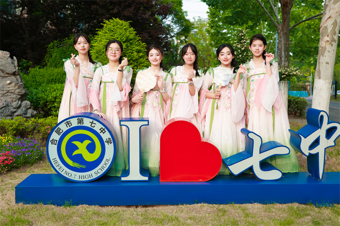 蔷薇节之游园会.jpg 蔷薇节之游园会.jpg