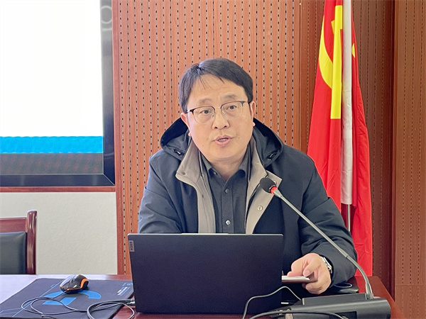 刘校长.jpg 刘校长.jpg