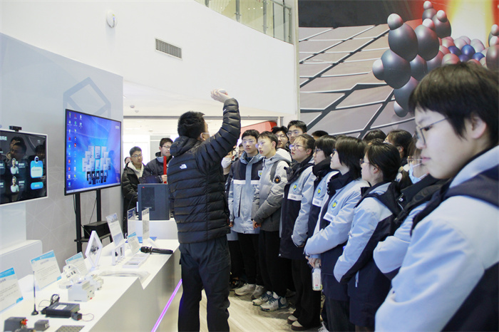 合肥七中高一（4）班开启科技探索研学之旅(图2)