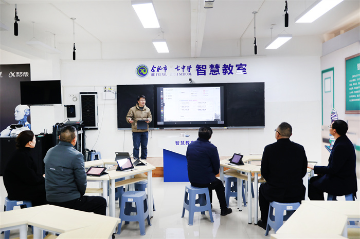 江苏省新星教育集团一行莅临合肥七中参观交流(图5) 江苏省新星教育集团一行莅临合肥七中参观交流(图5)