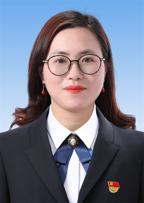 曾艳 高二级部副主任.jpg 曾艳 高二级部副主任.jpg