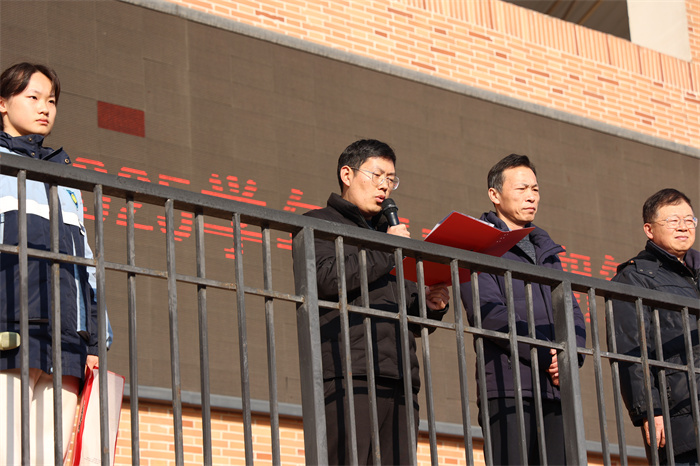 合肥七中举行2024-2025学期第二学期第二次升旗仪式(图2) 合肥七中举行2024-2025学期第二学期第二次升旗仪式(图2)