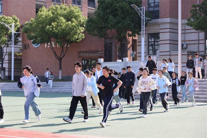 筑牢安全防线 厚植爱国情怀(图3) 筑牢安全防线 厚植爱国情怀(图3)