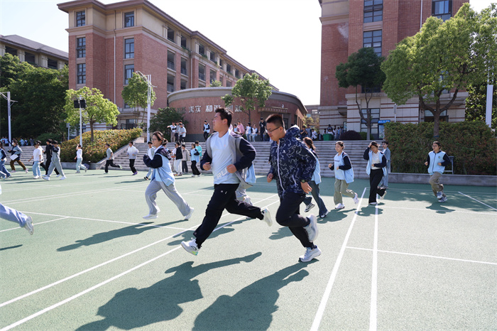 筑牢安全防线 厚植爱国情怀(图2) 筑牢安全防线 厚植爱国情怀(图2)