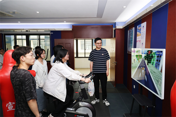 525心理健康日|“一起来解‘鸭’”趣味减压活动欢乐回归(图3)