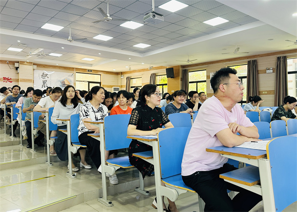 欧洲杯预测竞猜交流平台年级召开全体教师会暨期末考务会(图1) 欧洲杯预测竞猜交流平台年级召开全体教师会暨期末考务会(图1)