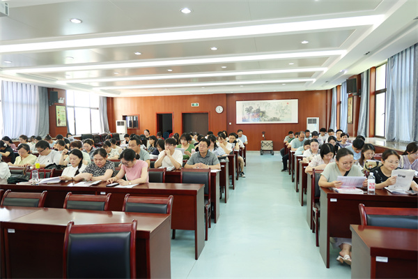 合肥七中召开2026届高三年级全体教师会(图2) 合肥七中召开2026届高三年级全体教师会(图2)