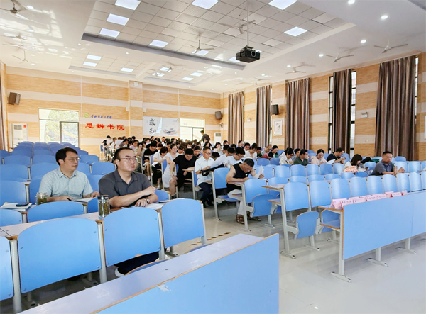 合肥七中高三年级召开新学期全体教师会(图1) 合肥七中高三年级召开新学期全体教师会(图1)