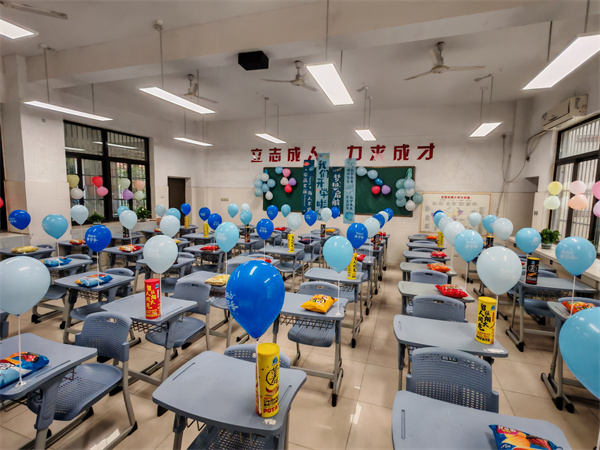 欧洲杯2021买球平台年级温馨开启新学期(图2) 欧洲杯2021买球平台年级温馨开启新学期(图2)