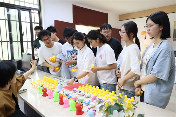 快让小黄鸭带你赶走焦虑3.png 一堂好课|合肥七中,来一场从心开始的温暖奔赴(图3)