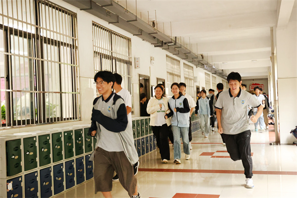 合肥七中顺利开展2025年“9·18”应急疏散演练(图2)