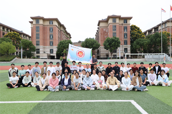 合肥七中“王庆平班”成功举办“学习王庆平烈士精神”主题班会(图6) 合肥七中“王庆平班”成功举办“学习王庆平烈士精神”主题班会(图6)