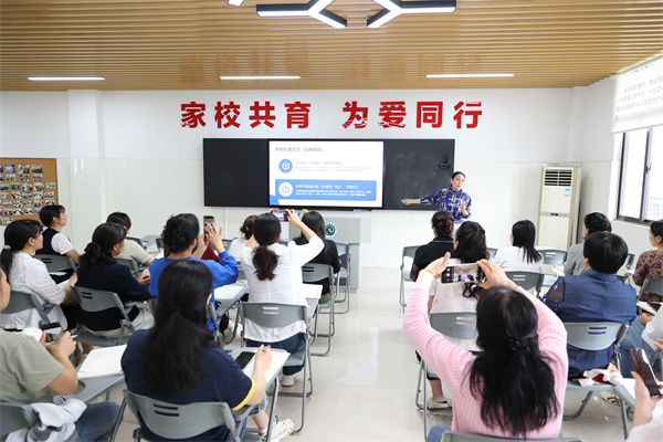 宿舍管理不“头疼”!合肥七中专项培训让生活老师变身“沟通达人”(图1) 宿舍管理不“头疼”!合肥七中专项培训让生活老师变身“沟通达人”(图1)