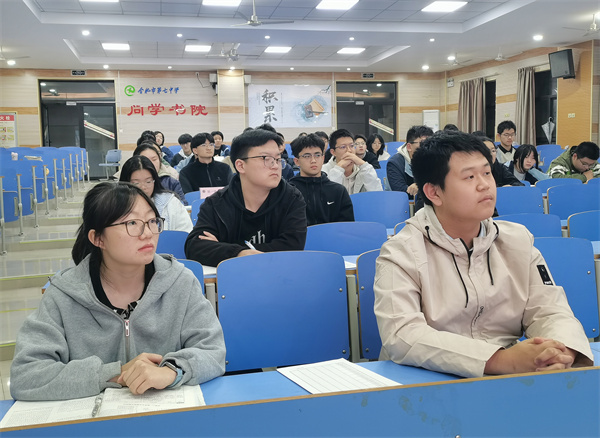 欧洲杯2021买球平台年级召开学生自主管理会(图2) 欧洲杯2021买球平台年级召开学生自主管理会(图2)