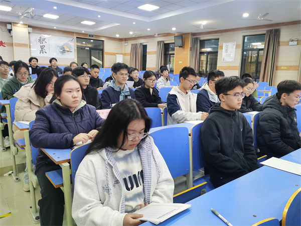 欧洲杯2021买球平台年级召开学生自主管理会(图3) 欧洲杯2021买球平台年级召开学生自主管理会(图3)
