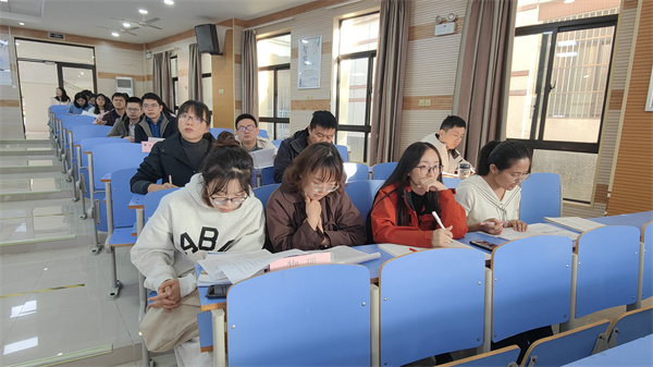 欧洲杯2021买球平台年级召开第三次全体教师会暨学情分析会(图4) 欧洲杯2021买球平台年级召开第三次全体教师会暨学情分析会(图4)
